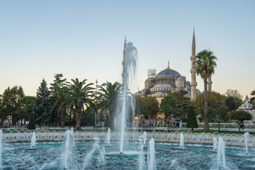 Fototapeta na wymiar Blue Mosque with sunrise in Istanbul city, Turkey