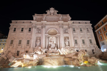 Fototapeta na wymiar Night view of the Fountain di trevi in Rome Italy