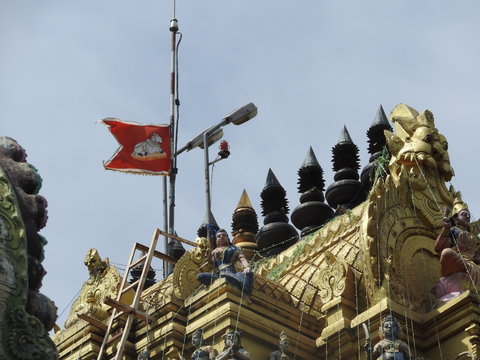 Hindu temple Muthumariamman Thevasthanam and its details on the island of Sri Lanka.