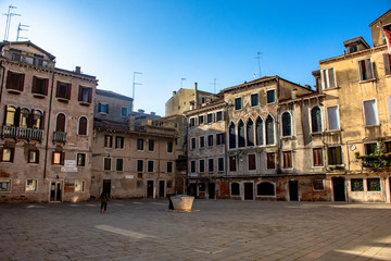 Fototapeta na wymiar Italy, Venice, view of a typical square with a well.