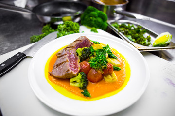 Tuna steak with vegetables