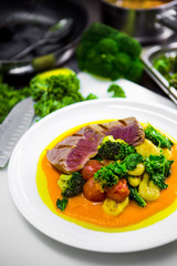 Tuna steak with vegetables