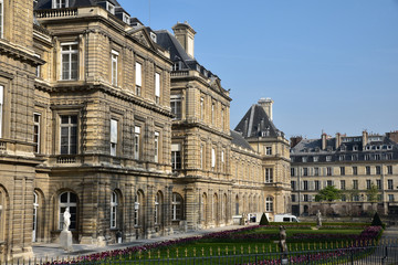Fototapeta na wymiar Palais au jardin du Luxembourg à Paris, France