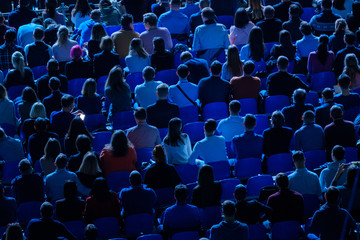 Obraz premium Audience listens to the lecturer at the conference