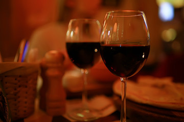 wine restaurant serving romance / beautiful concept alcohol glass, holiday dinner in a cafe