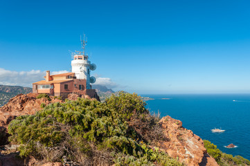 Fototapeta na wymiar Lighthouse at Cap du Dramont