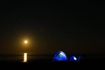 Fototapeta na wymiar tent on the beach at night