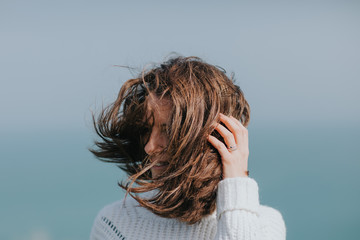 Femme en bord de mer