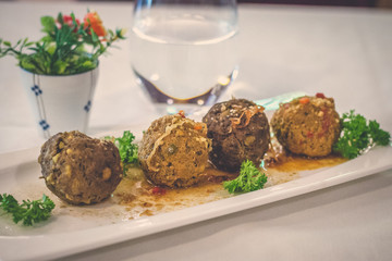 Kufte Parsi A delightful combination of Kufte-e-anar and Kufte tebrizi, made of fresh minced lamb, nuts and vegetables