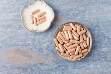 Cat's Claw (Uncaria tomentosa)  Extract Capsules. A Dietary Supplement. Immune System Support. Rustic wooden background. Top view. Copy space. 