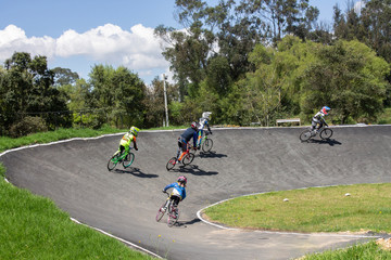 Obraz premium people riding bikes in park