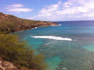 hanauma bay hawaii beautiful beach next to mountains. tourist spot for snorkeling and sunbathing 