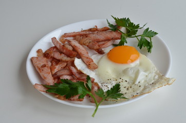 Fried eggs with bacon
