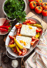 Feta mit Tomaten und Pepperoni