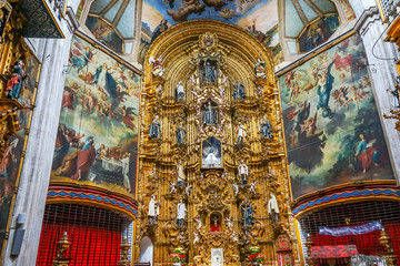 Fototapeta na wymiar Basilica Altar La Ensenaza Church Mexico City Mexico