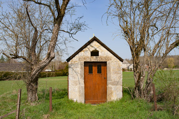 Fototapeta na wymiar Petite chapelle champêtre