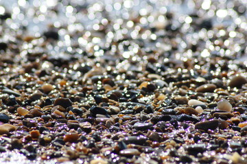 Steinsammlung am Meer