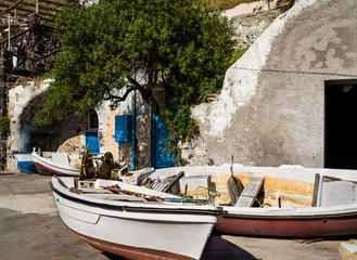Fototapeta na wymiar wooden boat on the shore