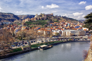 Fototapeta na wymiar Beautiful landscape. View of the Kourou River and attractions. Georgia, Tbilisi.