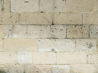 Mur de briques en parpaing gris de forme réctangulaires