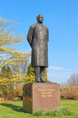 Bronze Statue Friedrich Alfred Krupp an der Villa Hügel