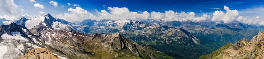 Fototapeta na wymiar Kitzsteinhorn, Alps in summer