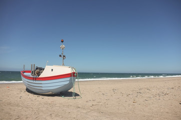 Fototapeta na wymiar Fischerboot am Strand