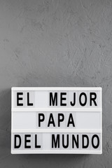 'El Mejor Papa Del Mundo' words on modern board over gray background. Overhead, from above, flat lay. Father's day. Copy space.