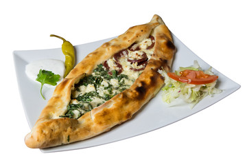 Pide Schiffchen mit Sucuk und Spinat