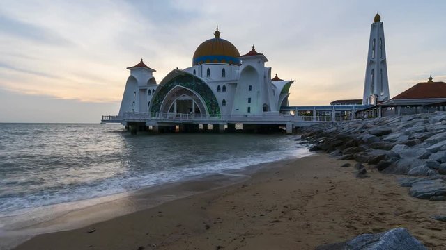 Beautiful time lapse The Melaka Straits Mosque at beach side during dusk, one of the tourist attractions spot in Malacca, Malaysia.