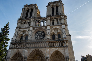 Fototapeta na wymiar Notre Dame Front