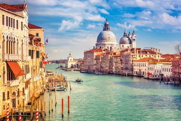 Zelfklevend Fotobehang Canal Grande en de basiliek Santa Maria della Salute in Venetië © sborisov