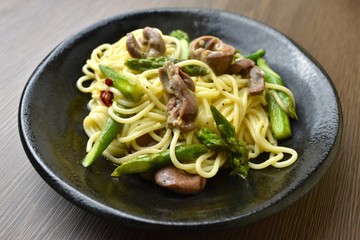 砂肝とアスパラのパスタ