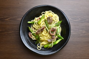 砂肝とアスパラのパスタ