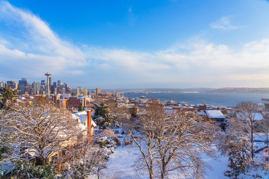 skyline of seattle in winter