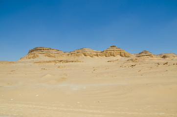 Fototapeta na wymiar Cores complementares no deserto