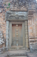 Fototapeta na wymiar ruins of ancient temple in angkor