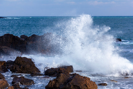 荒波 Stock Photos And Royalty Free Images Vectors And Illustrations Adobe Stock