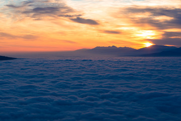 朝焼けの空と雲海