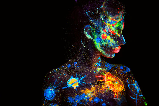 Fototapeta Obraz UV wszechświata na kobiecym portrecie