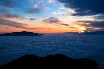 津別峠より雲海と朝焼けを望む