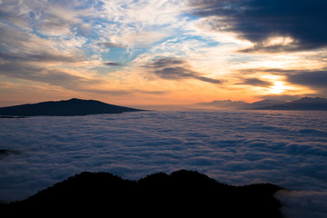 津別峠より雲海と朝焼けを望む