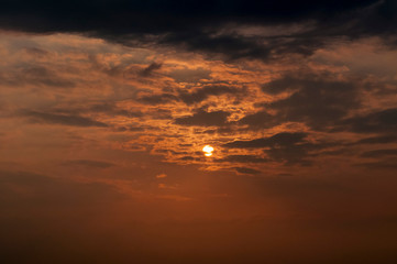 Dramatischer Sonnenuntergang
