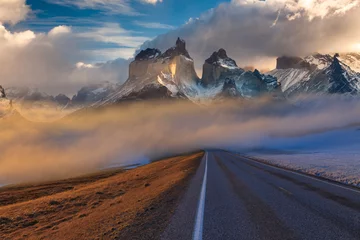 Fotobehang Cuernos del Paine Majestueus berglandschap. Nationaal Park Torres del Paine, Chili.