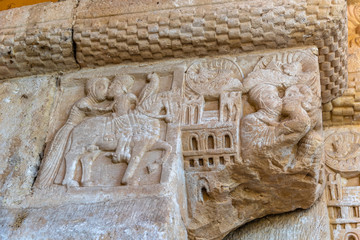 Obraz premium Romanesque capital in the facade of a chuch