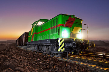 Obraz premium Wüsten Güterzug 