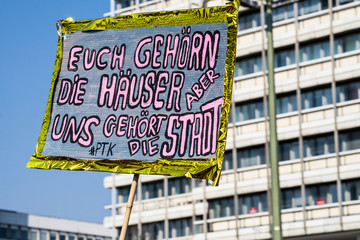 Obraz premium Euch gehörn die Häuser, aber uns gehört die Stadt.