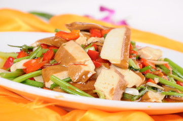 salad with chicken and vegetables