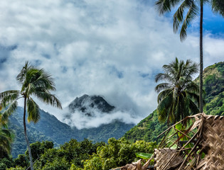 Fototapeta na wymiar montagne de Paea a Tahiti
