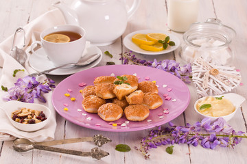 Puff pastries with custrad cream.